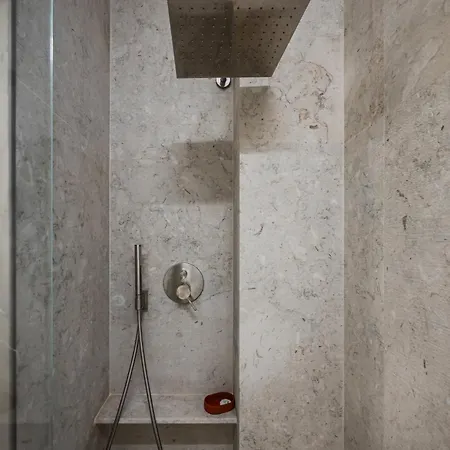 Clodia Deluxe Apartment Medesano