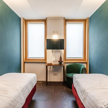 Clodia Deluxe Apartment Medesano