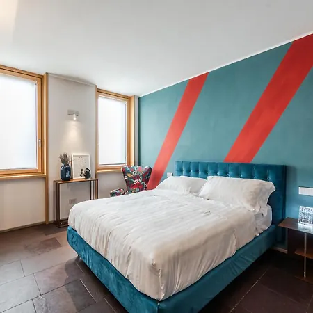 Clodia Deluxe Apartment Medesano